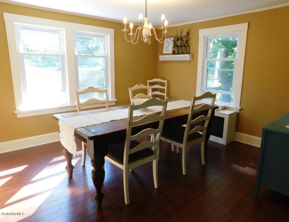 907 North Hoosac Road Williamstown, MA 01267 - Photo 4 of 24 Dining room