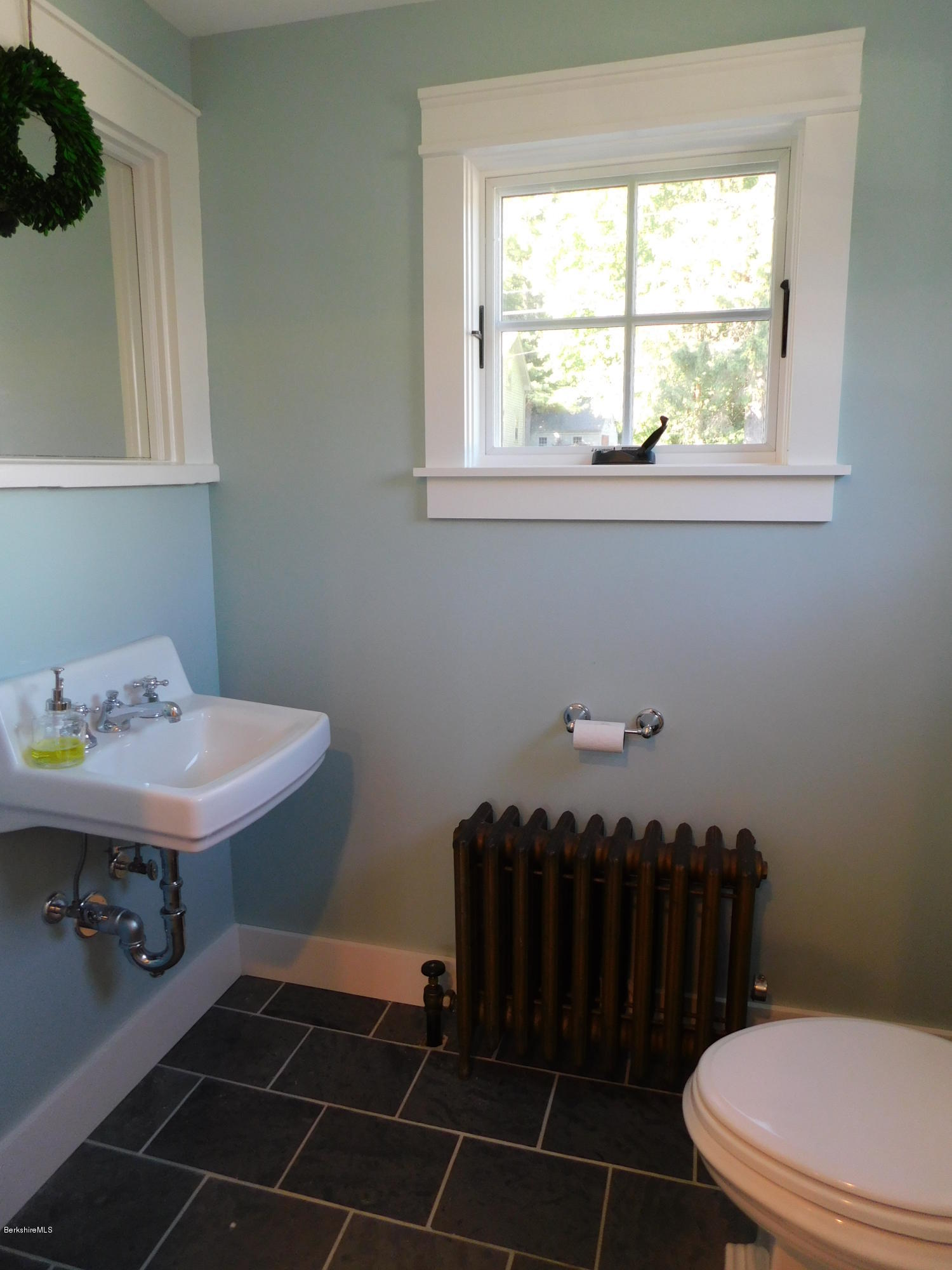 907 North Hoosac Road Williamstown, MA 01267 - Photo 9 of 24 Half bath