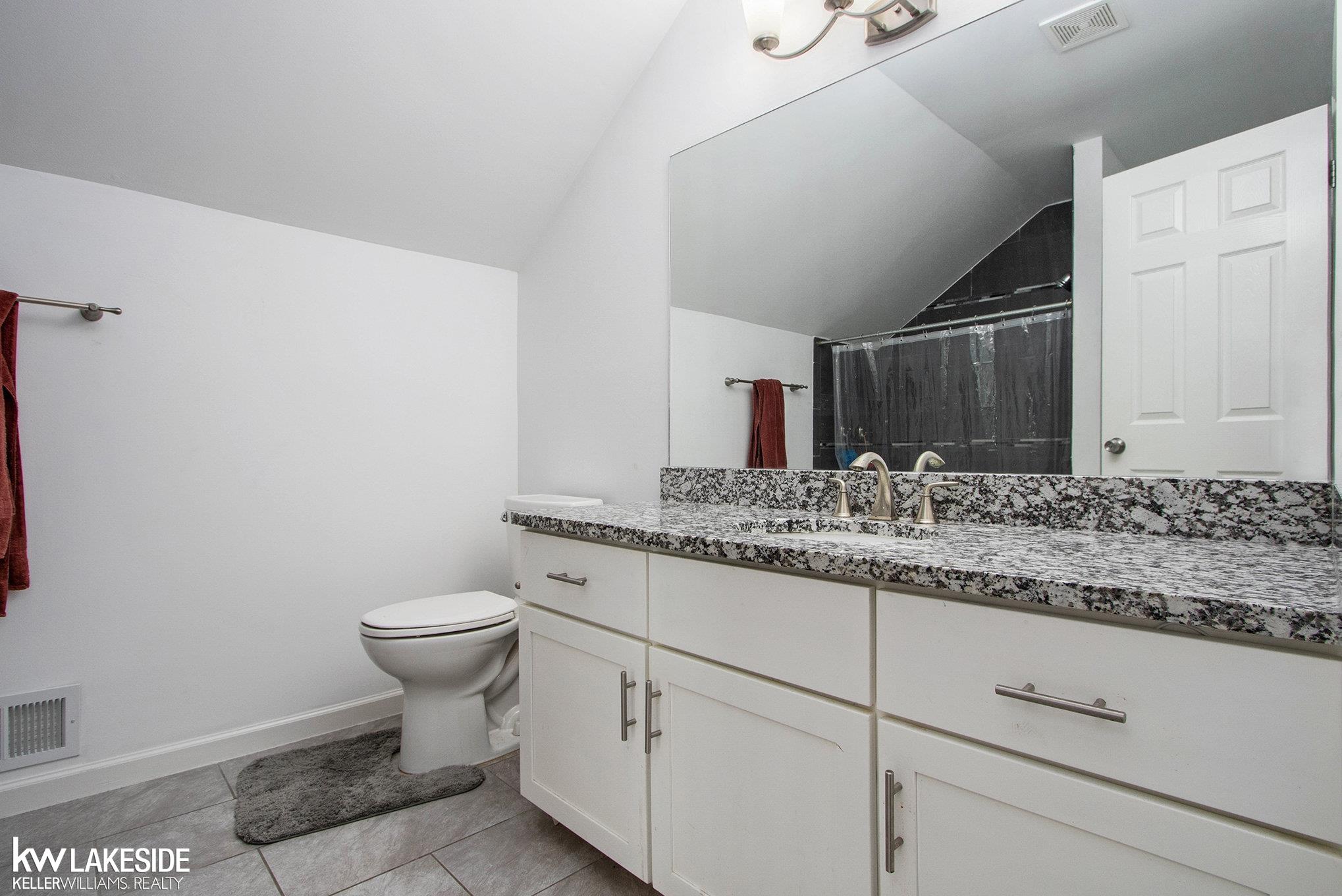 49701 Fairchild Road Macomb, MI 48042 - Photo 12 of 17 50117001-11.JPG