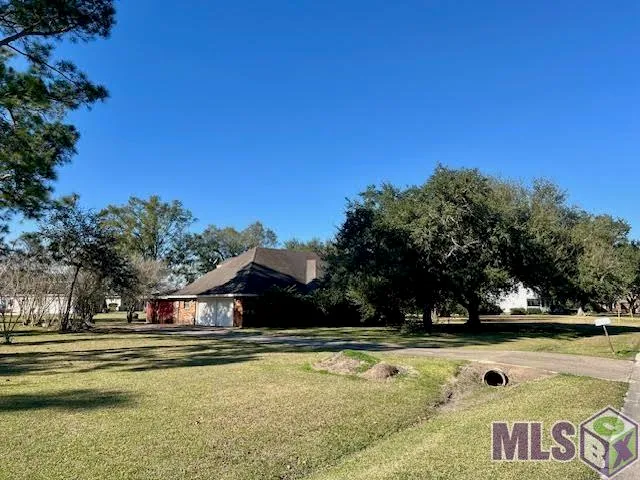 $326,500 | 203 Cedar Tree Drive, Thibodaux, LA 70301