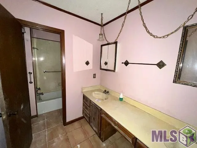 $326,500 | 203 Cedar Tree Drive, Thibodaux, LA 70301