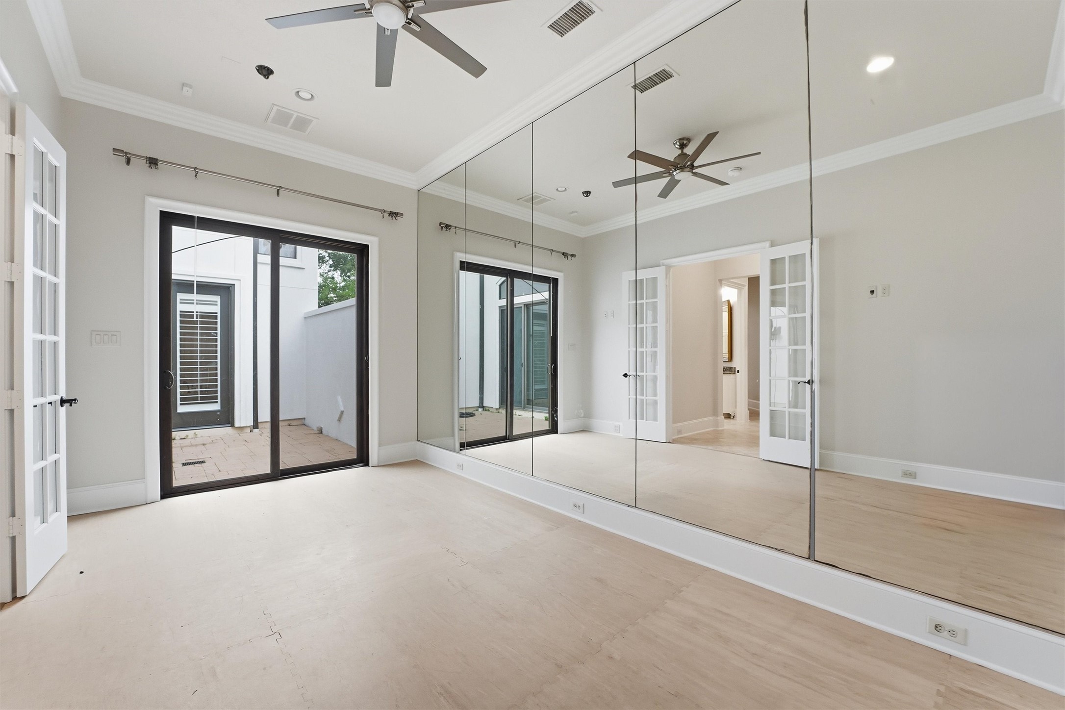 70 Quail Rock Place The Woodlands, TX 77381 - Photo 24 of 46 a big room with chandelier fan and windows