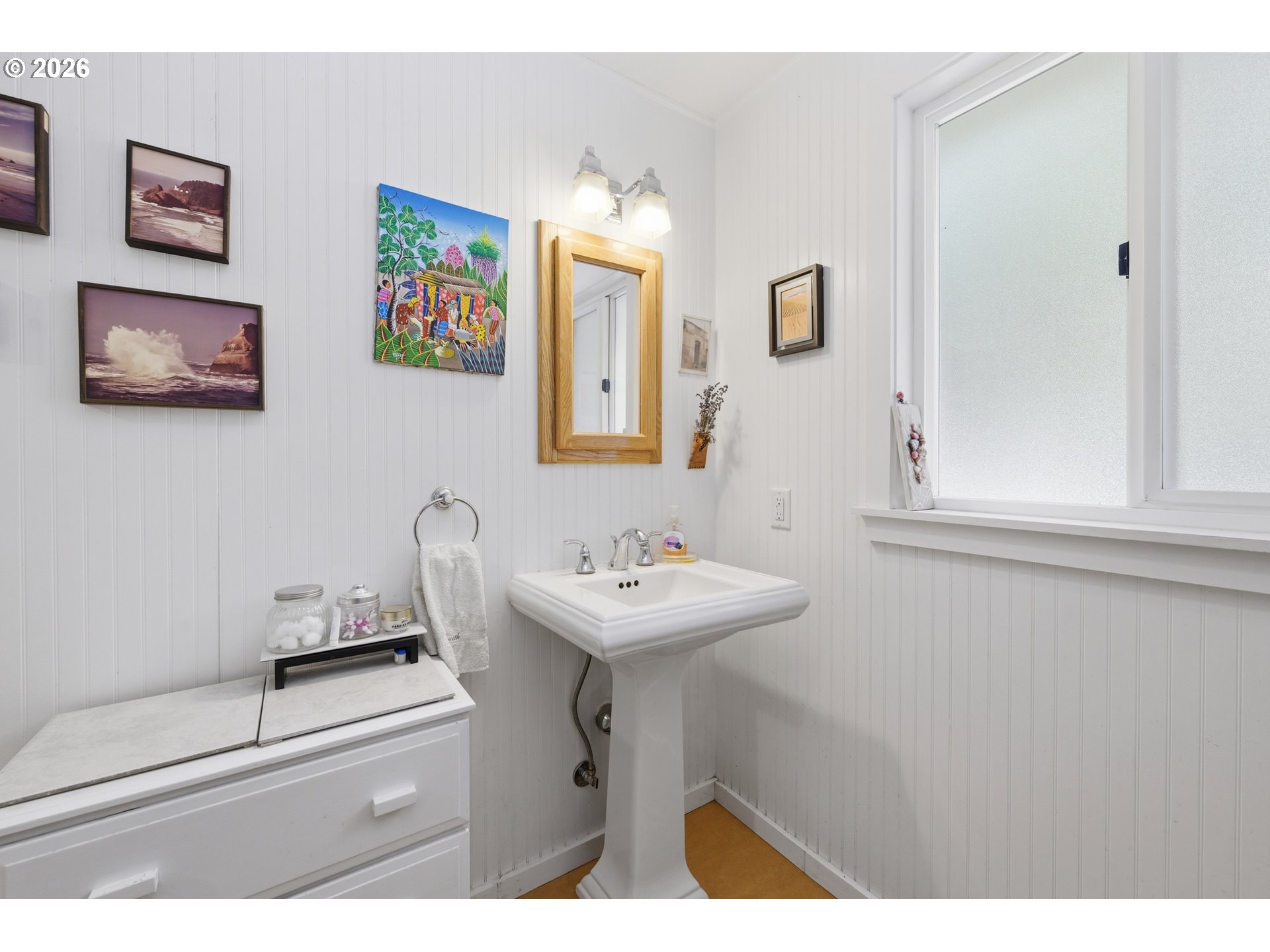 88119 Tiki Lane Springfield, OR 97478 - Photo 17 of 35 a bathroom with a sink a mirror and a window