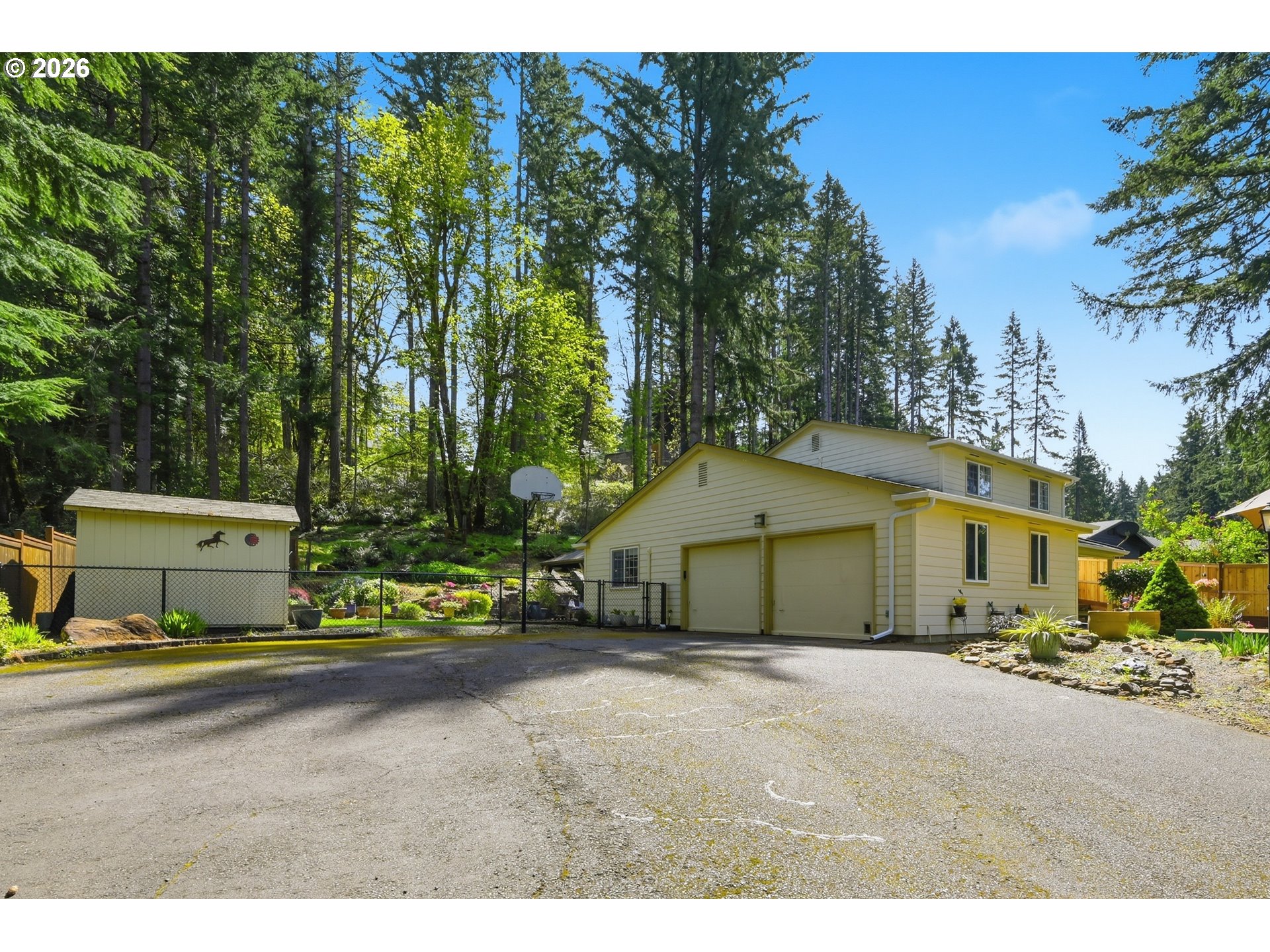 88119 Tiki Lane Springfield, OR 97478 - Photo 2 of 35 a house that has a tree in front of it