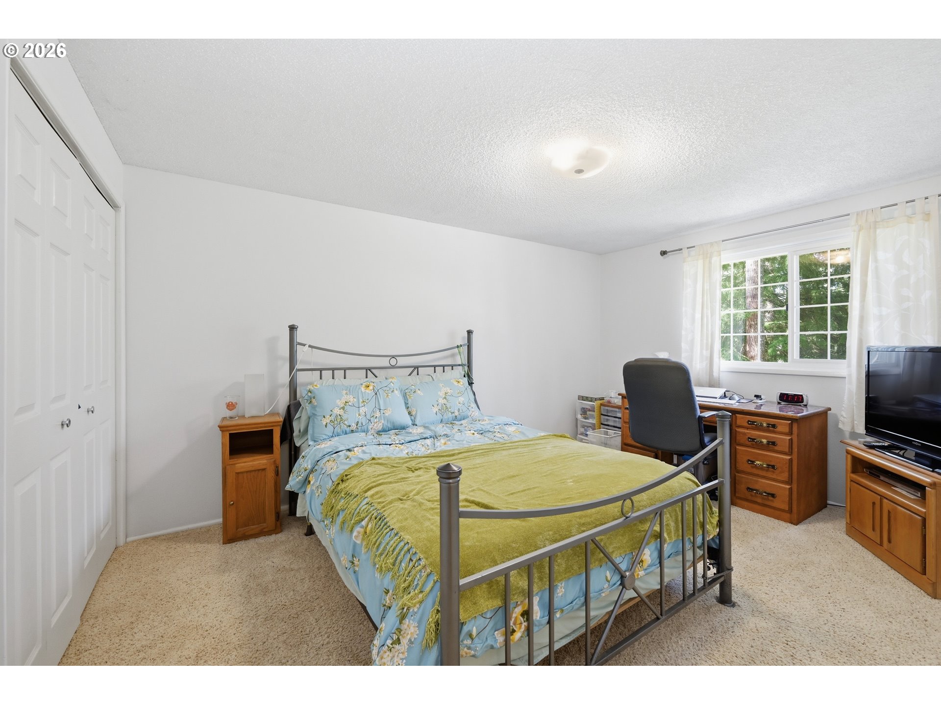 88119 Tiki Lane Springfield, OR 97478 - Photo 24 of 35 a bedroom with a bed and wooden floor