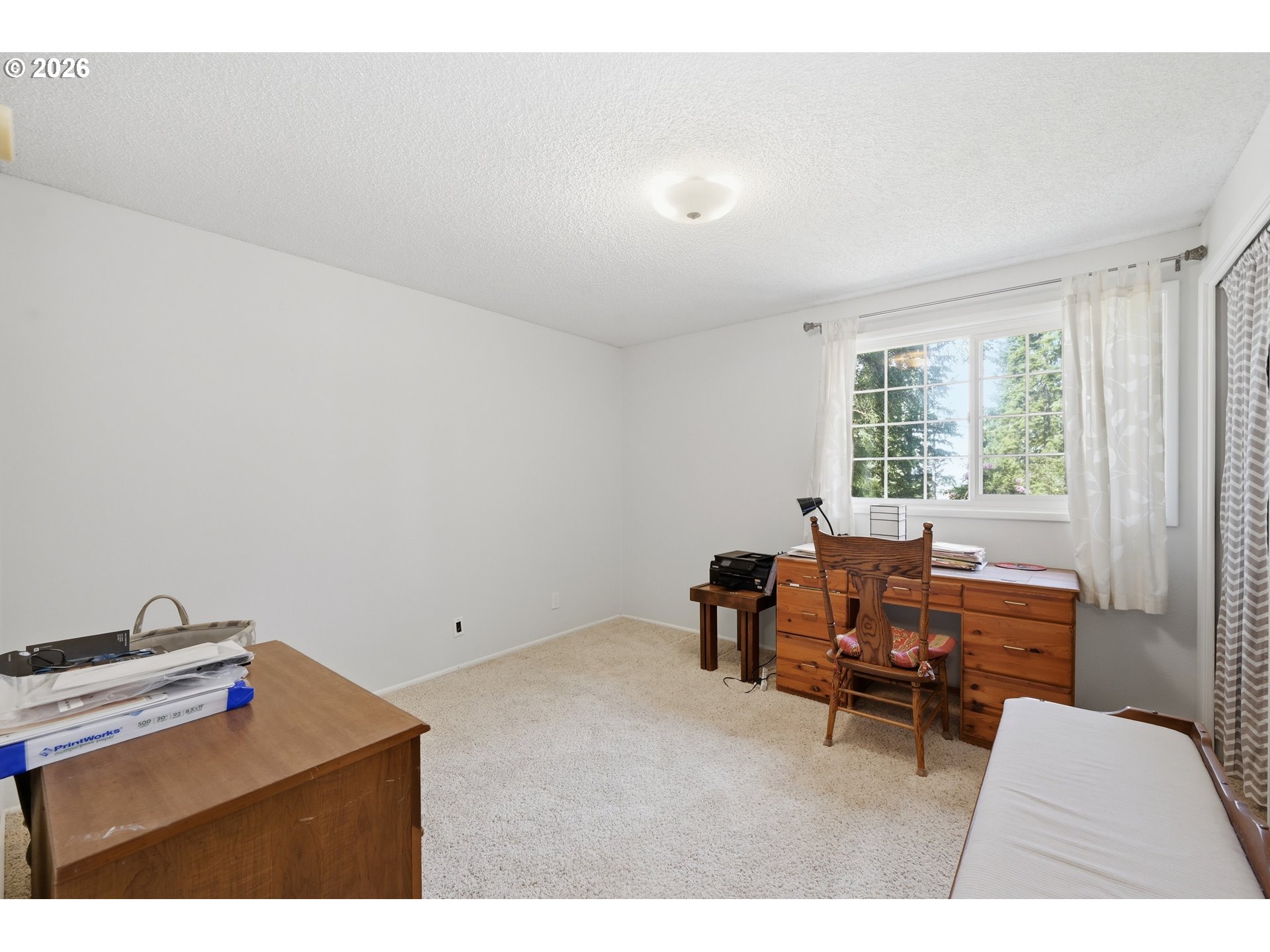 88119 Tiki Lane Springfield, OR 97478 - Photo 26 of 35 a room with furniture and a window
