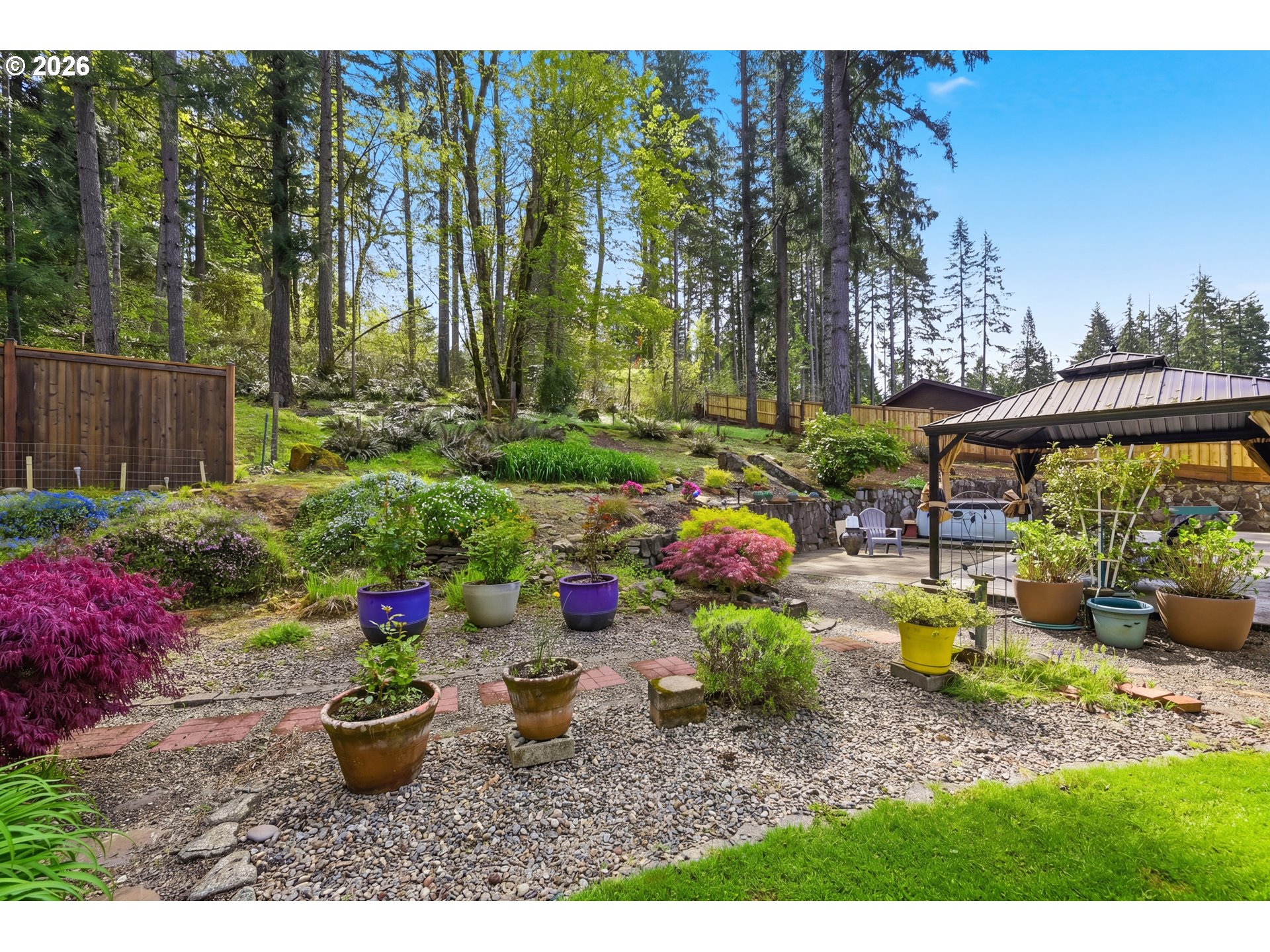 88119 Tiki Lane Springfield, OR 97478 - Photo 30 of 35 a view of a backyard with sitting area and garden