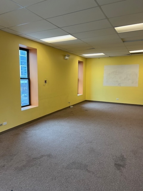 719 South State Street Chicago, IL 60605 - Photo 13 of 34 a view of an empty room with a window