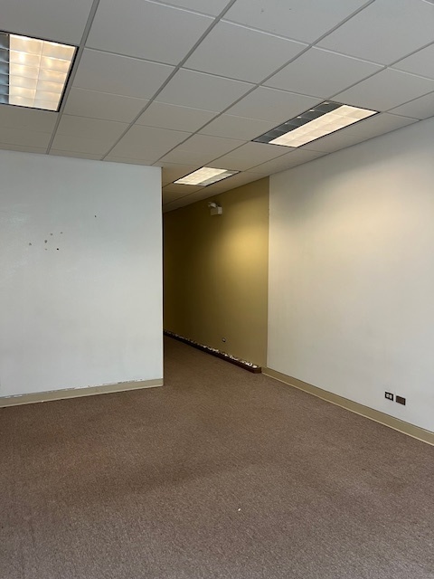 719 South State Street Chicago, IL 60605 - Photo 23 of 34 an empty room with a empty space and a window