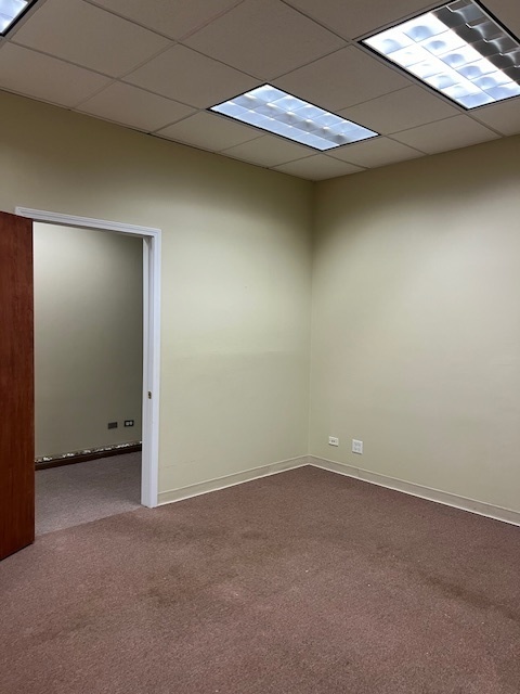 719 South State Street Chicago, IL 60605 - Photo 26 of 34 an empty room with a window