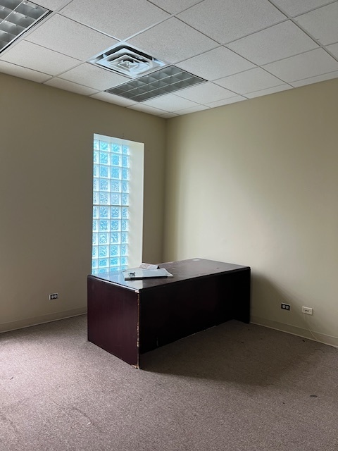 719 South State Street Chicago, IL 60605 - Photo 28 of 34 a room with a window