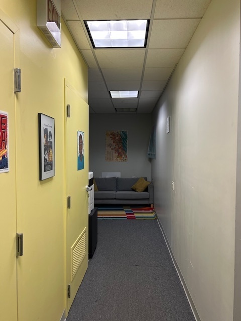 719 South State Street Chicago, IL 60605 - Photo 8 of 34 a view of entryway with stairs and furniture