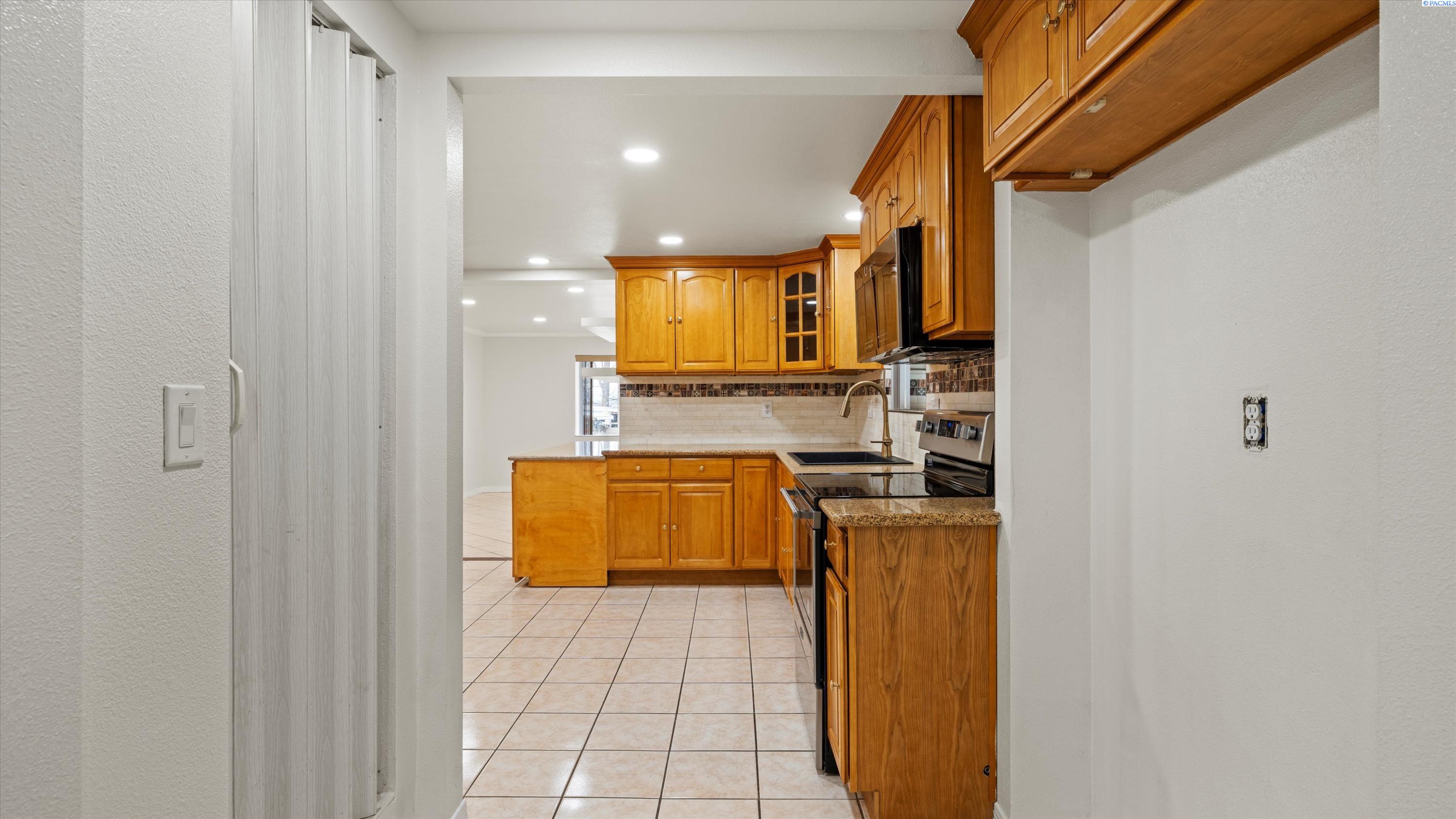 9121 Taylor Flats Road Pasco, WA 99301 - Photo 10 of 49 Gallery Image 10