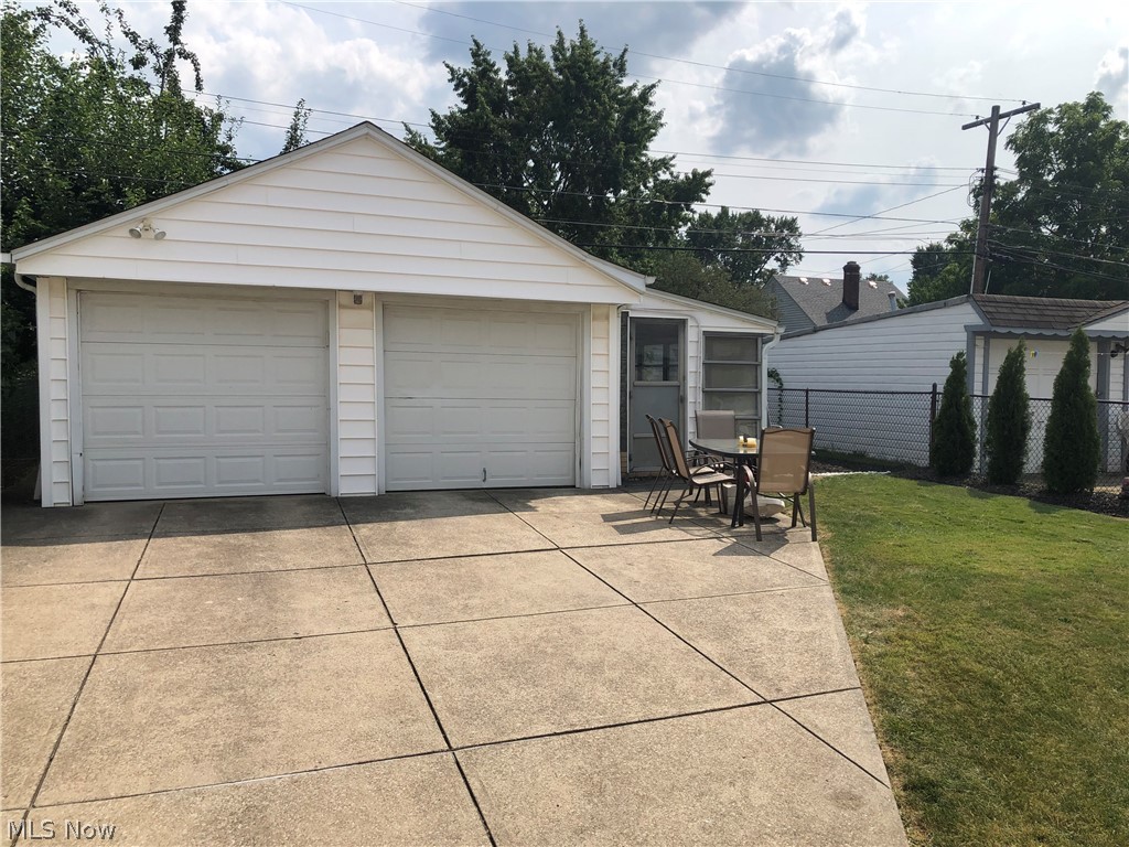 3807 Redfern Road Parma, OH 44134 - Photo 3 of 26