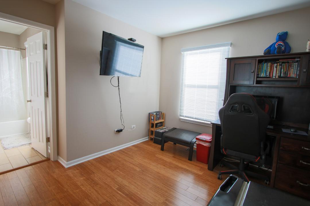 2136 Sunrise Circle Aurora, IL 60503 - Photo 17 of 21 a workspace with furniture and a window