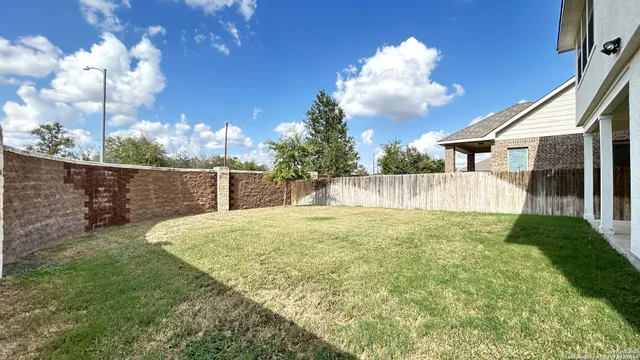 a view of back yard of the house