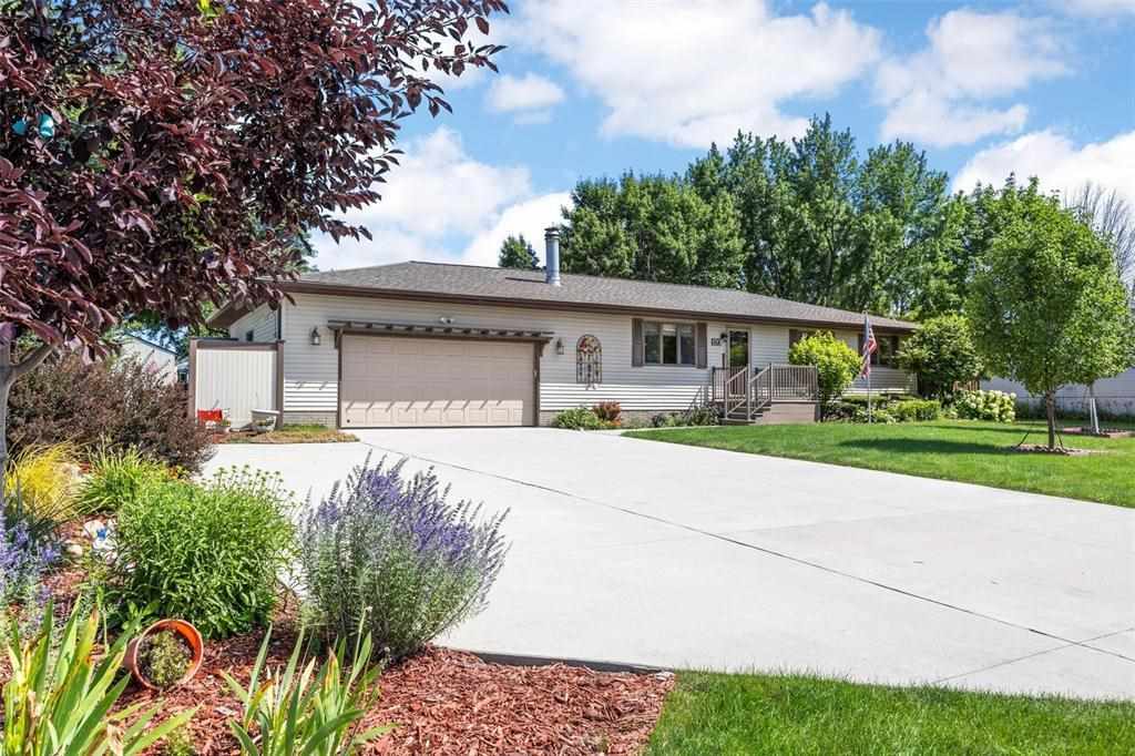 120 Brougham Road Robins, IA 52328 - Photo 2 of 34 Gallery Image 2