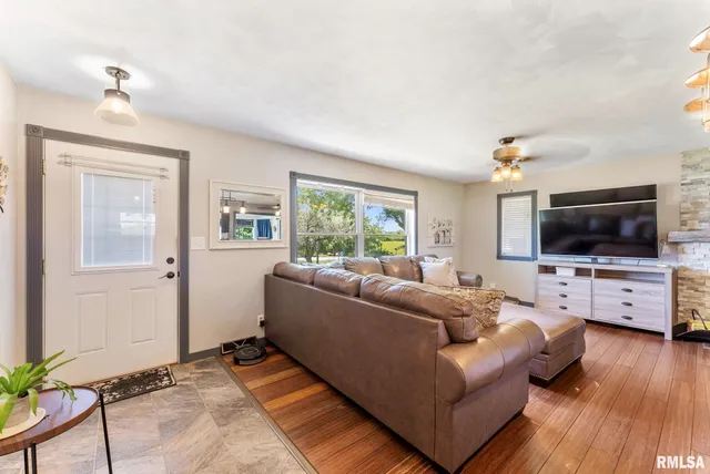 $264,000 | 5713 120th Avenue West, Milan, IL 61264