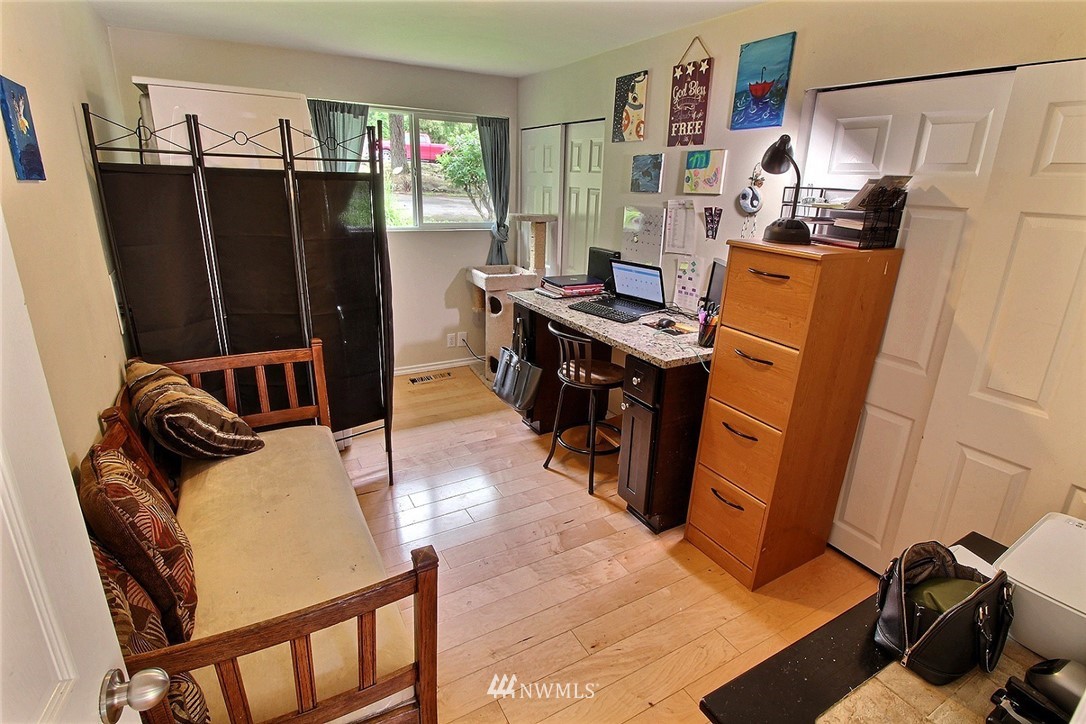 13201 Patriot Way Renton, WA 98059 - Photo 14 of 21 Gallery Image 14