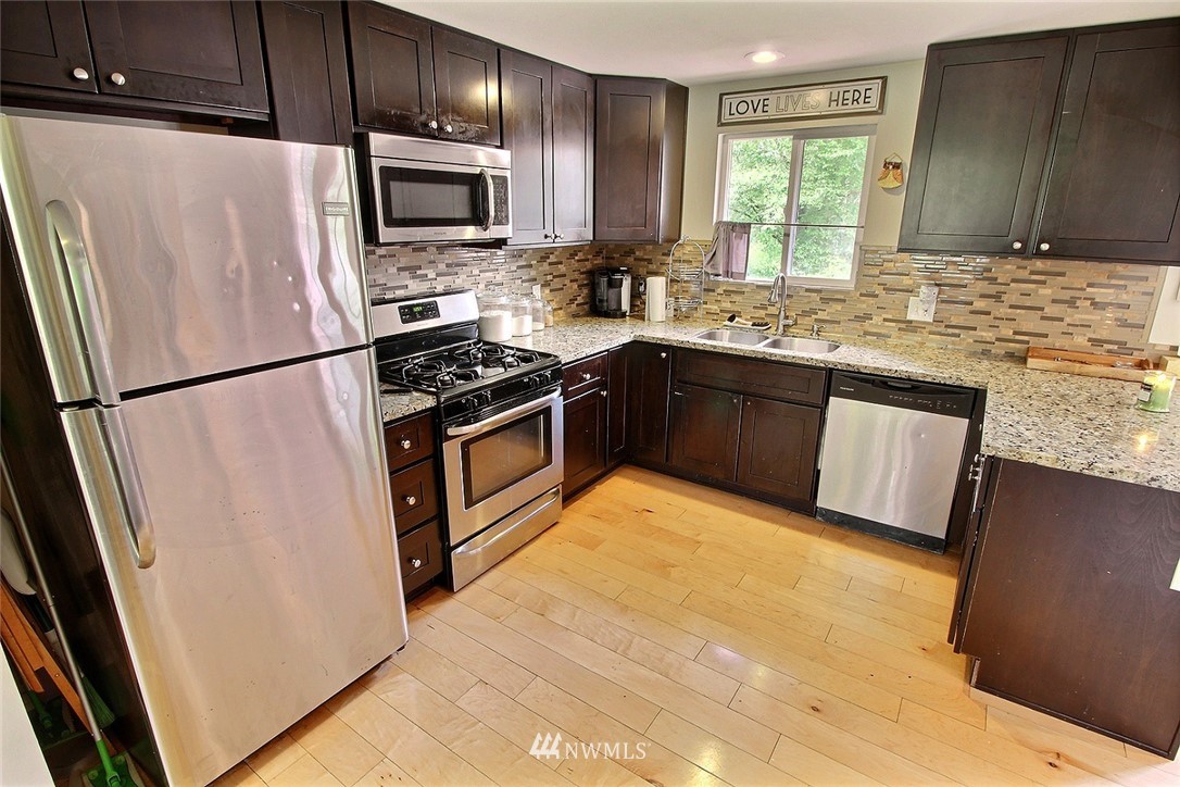 13201 Patriot Way Renton, WA 98059 - Photo 5 of 21 Gallery Image 5