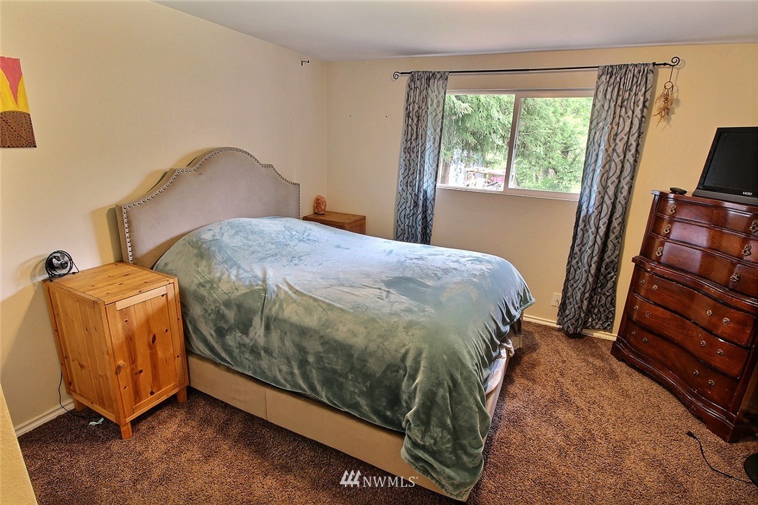 13201 Patriot Way Renton, WA 98059 - Photo 8 of 21 Gallery Image 8