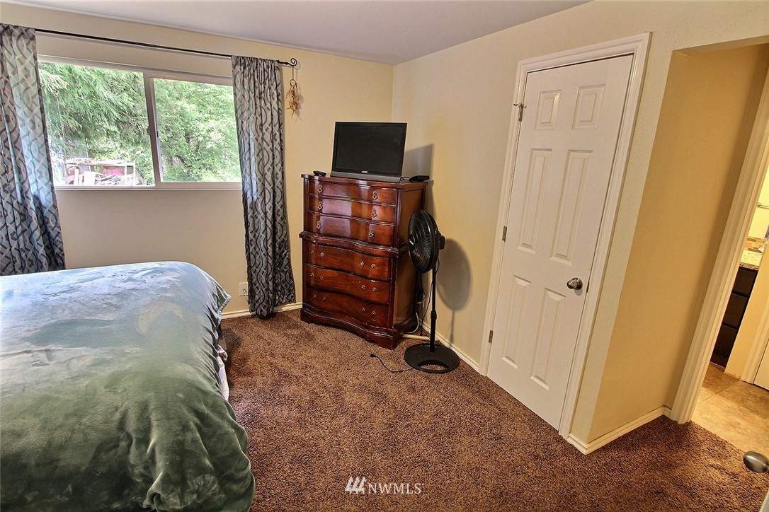 13201 Patriot Way Renton, WA 98059 - Photo 9 of 21 Gallery Image 9
