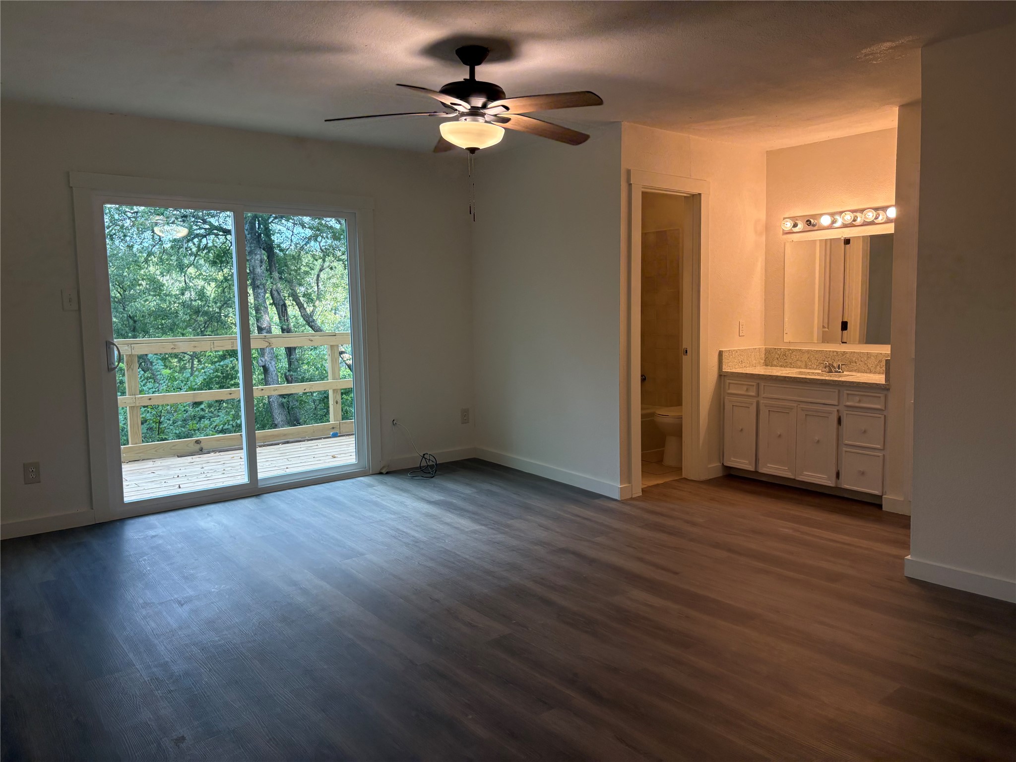 11913 Rennalee Loop Austin, TX 78753 - Photo 16 of 40 A spacious bedroom features direct outdoor access and an adjoining vanity area.