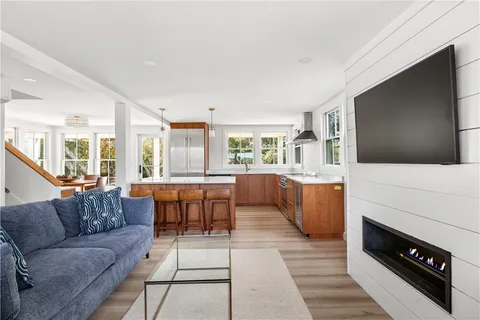 $3,895,000 | 804 Mohegan Trail, Block Island, RI 02807