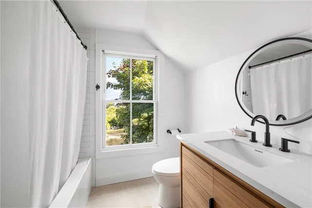 $3,895,000 | 804 Mohegan Trail, Block Island, RI 02807