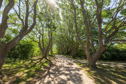 $3,895,000 | 804 Mohegan Trail, Block Island, RI 02807