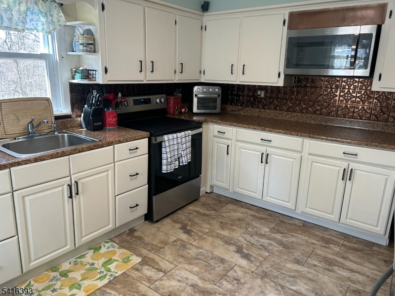 3 Crystal Springs Road Hamburg, NJ 07419 - Photo 5 of 25