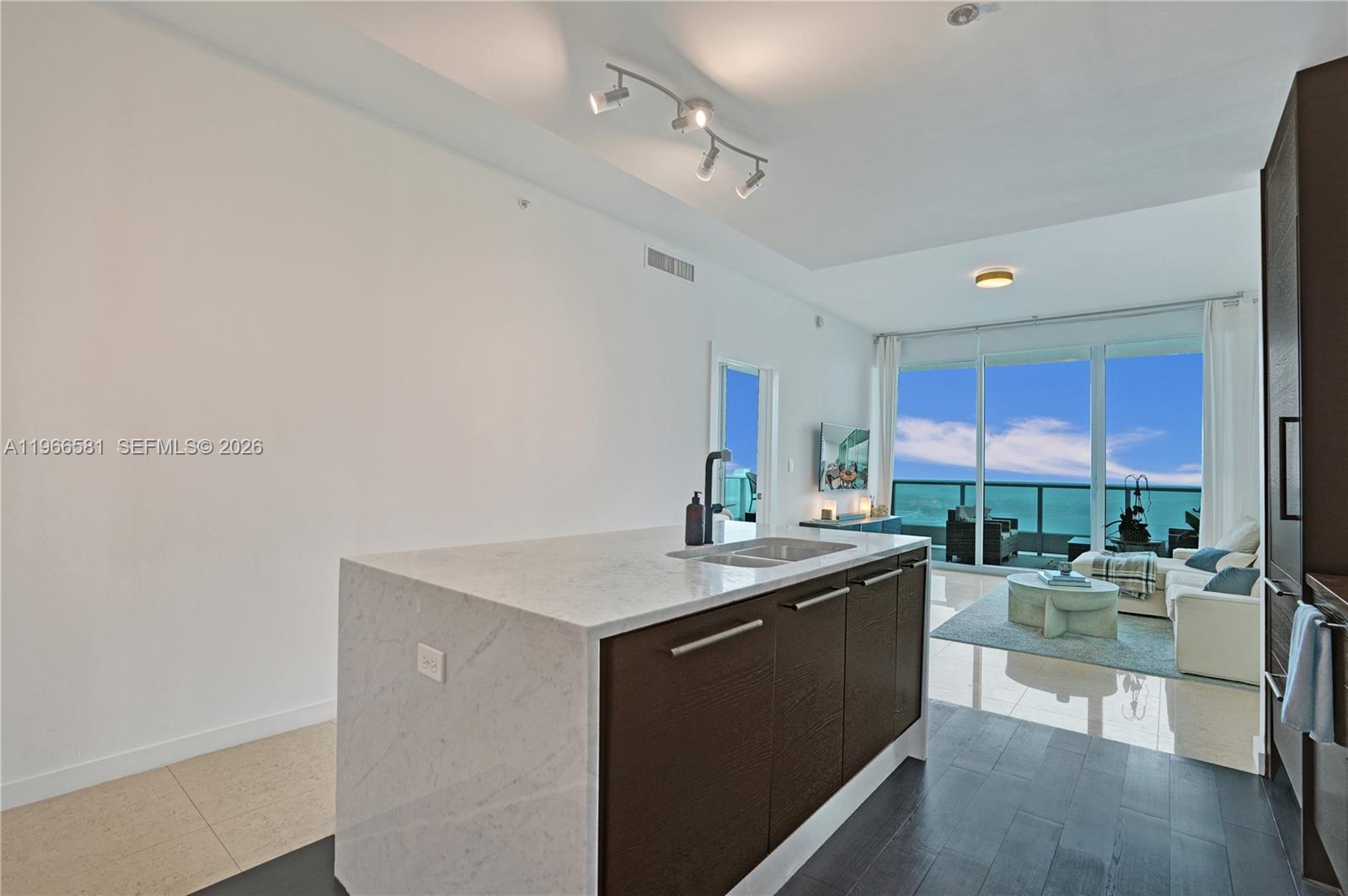 900 Biscayne Boulevard, Unit 2907 Miami, FL 33132 - Photo 34 of 54