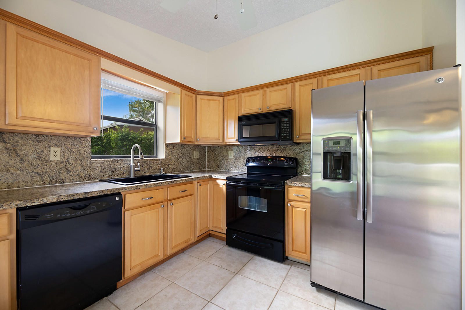 21299 Purple Sage Lane Boca Raton, FL 33428 - Photo 8 of 38 Kitchen