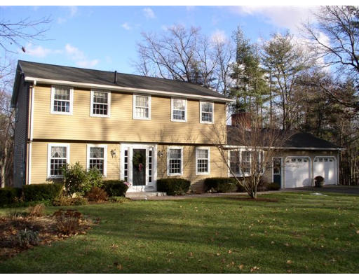 16 Chaucer Road Nashua, NH 03062 - Photo 1 of 1 a front view of house with yard and green space