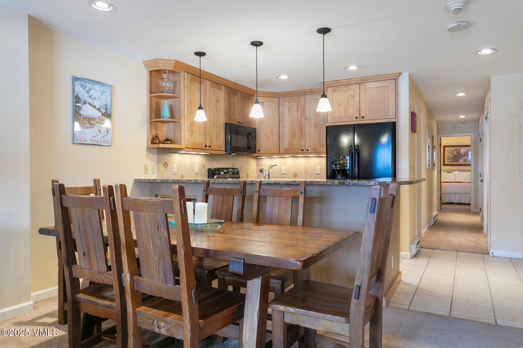 137 Benchmark Road, Unit 205 Avon, CO 81620 - Photo 8 of 23 Dining room