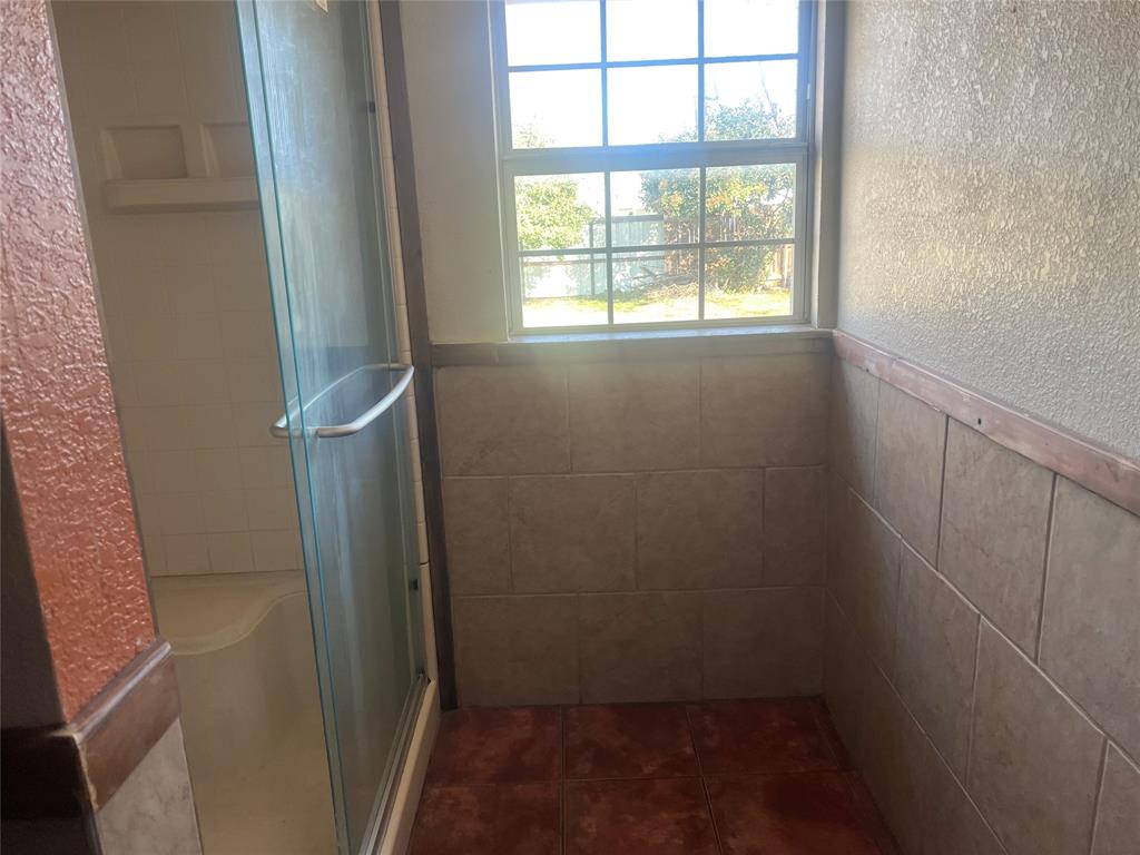 1721 Jocyle Street Arlington, TX 76010 - Photo 21 of 30 an empty room with a window