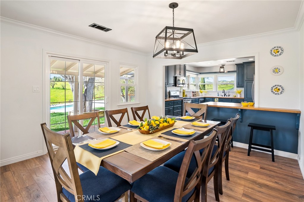550 Villa Lots Road Paso Robles, CA 93446 - Photo 9 of 31 Dinning room off the kitchen