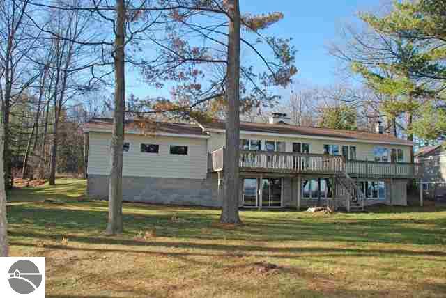 12456 Bluff Road Traverse City, MI 49686 - Photo 4 of 25 1741071-3.JPG