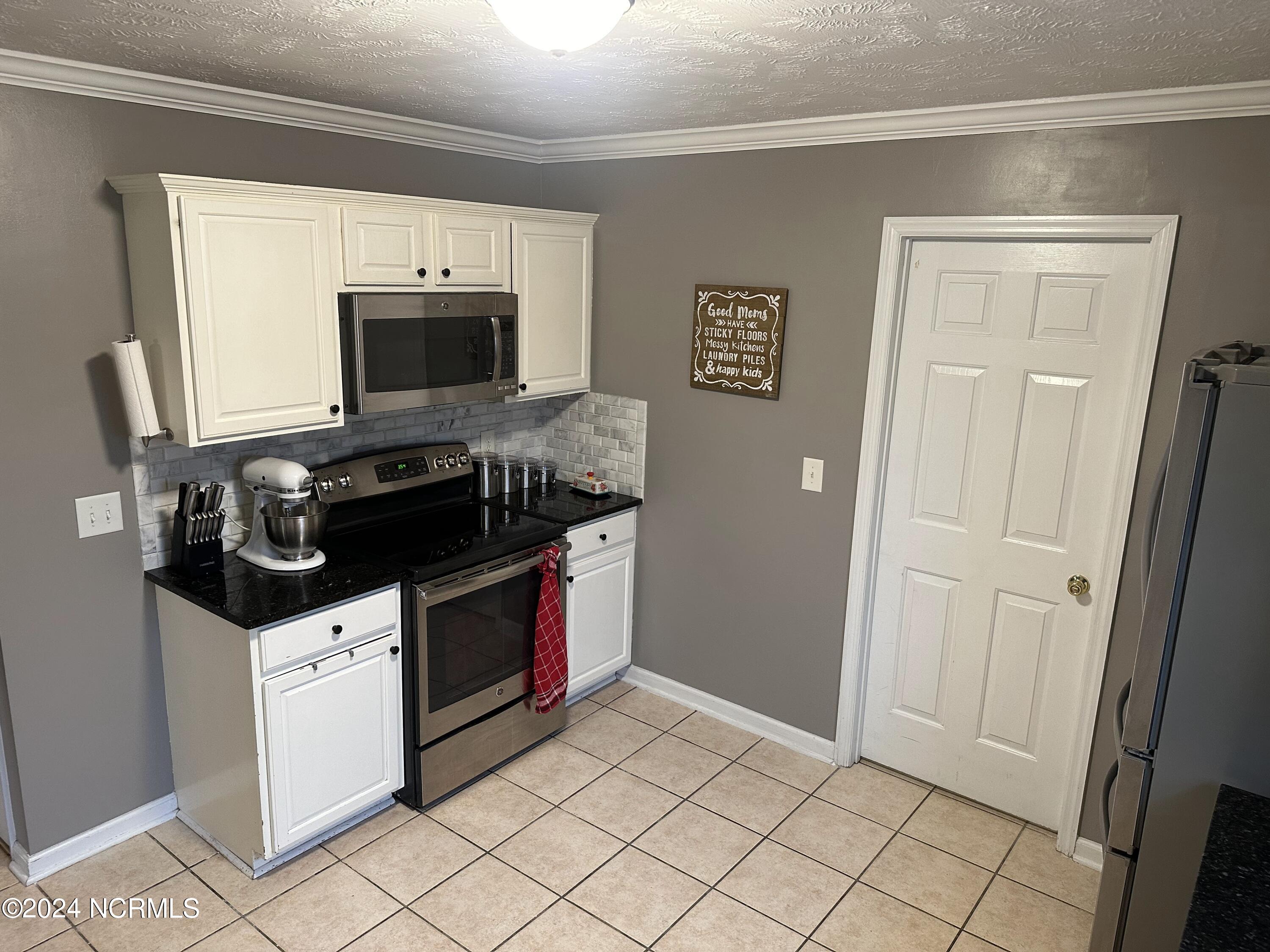 213 Rutherford Way Jacksonville, NC 28540 - Photo 20 of 85 Kitchen 5