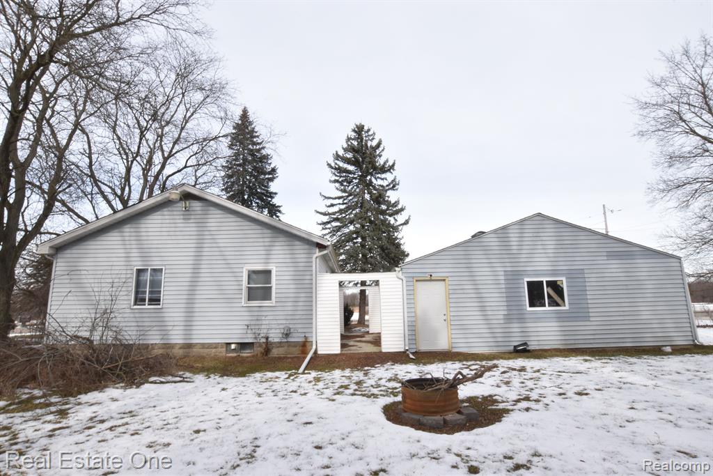 2439 Coldwater Road Flint, MI 48505 - Photo 3 of 18
