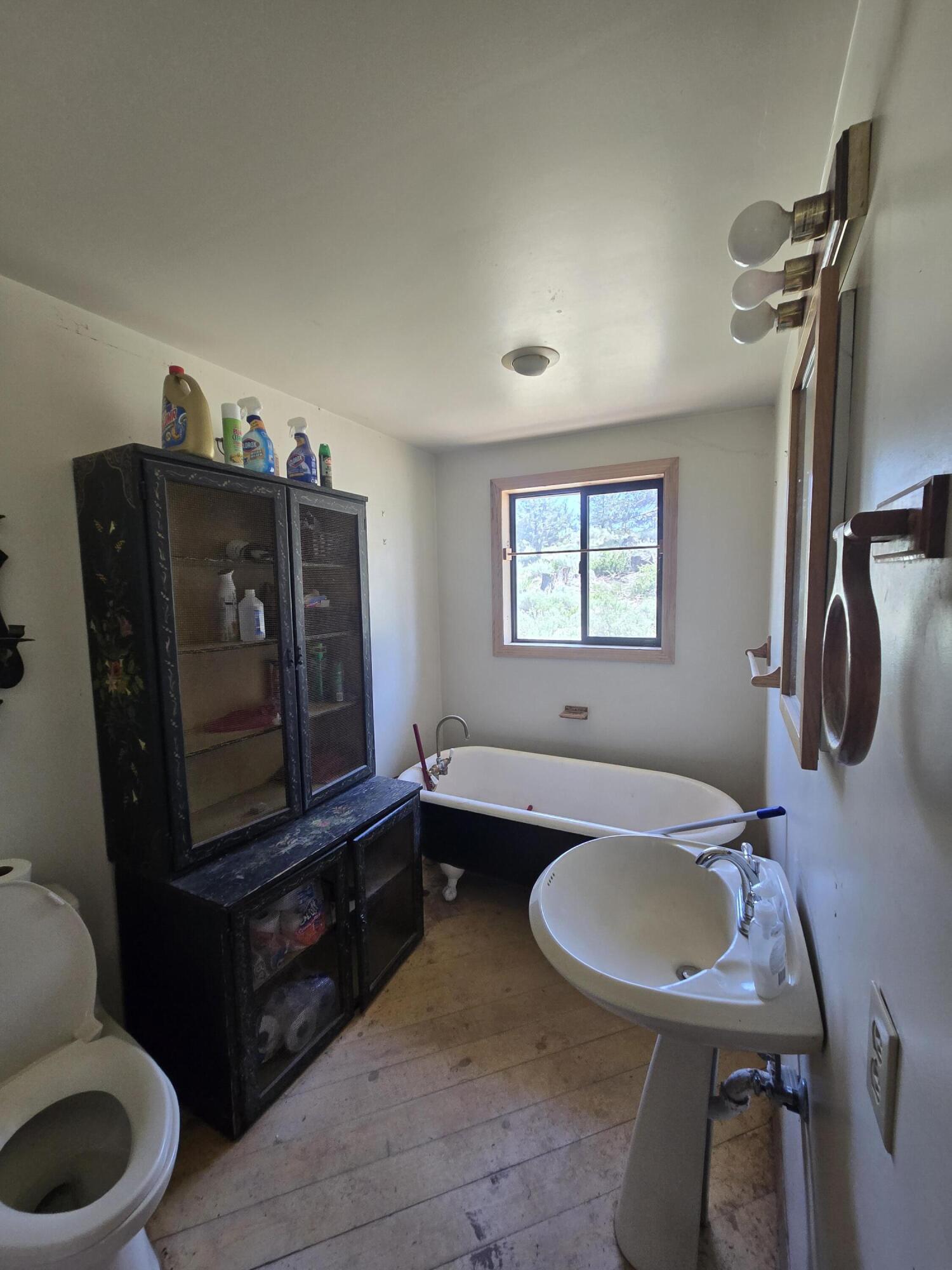 5520 Andrews Road Dorris, CA 96023 - Photo 11 of 56 Bathroom