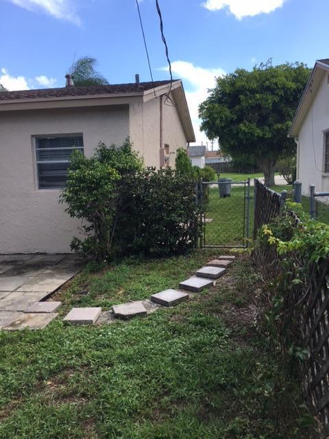 9659 Southwest 2nd Street Boca Raton, FL 33428 - Photo 14 of 16 Backyard
