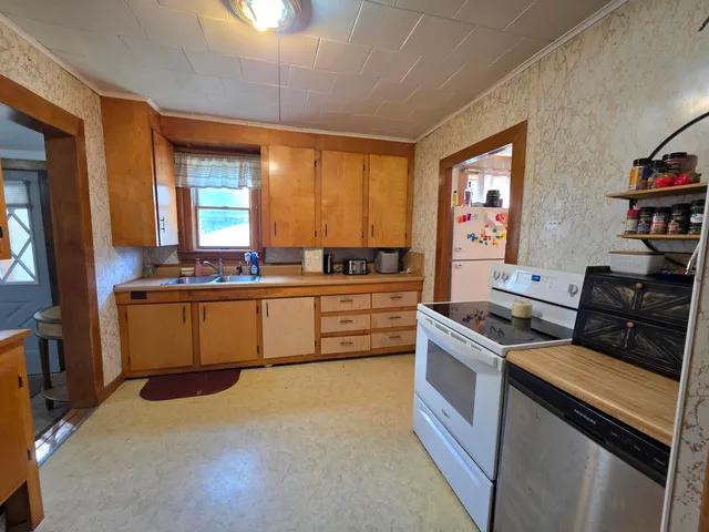 $189,900 | 39 Washington Street, Caribou, ME 04736