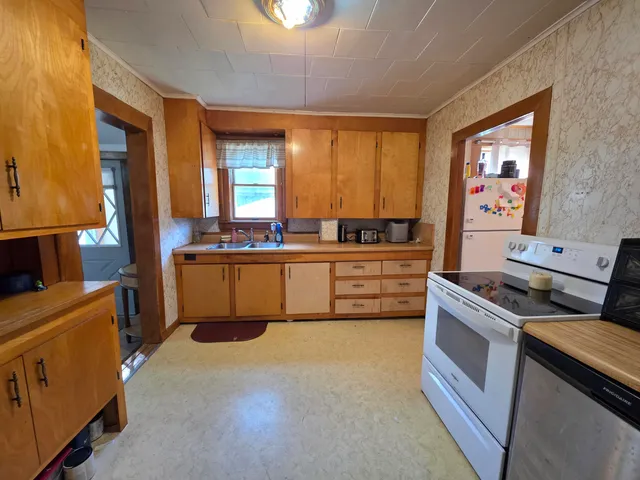 $189,900 | 39 Washington Street, Caribou, ME 04736