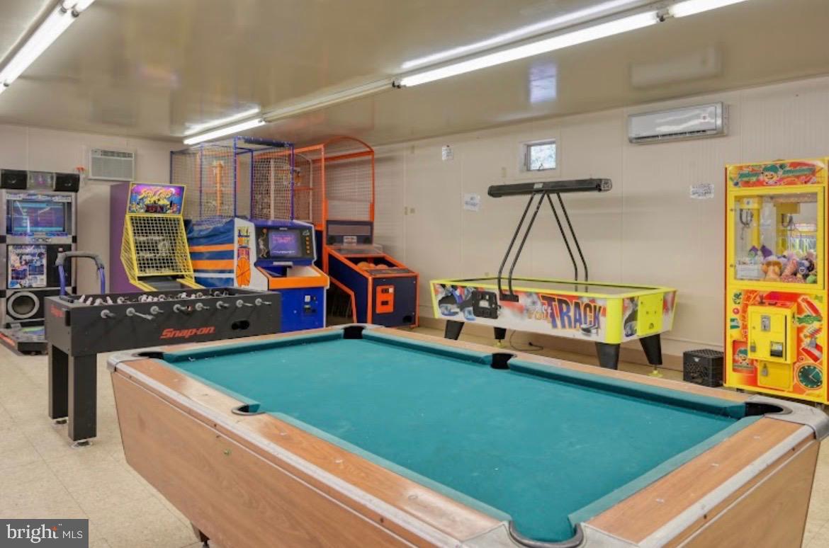 709 Seashore Road, Unit 626 Cape May, NJ 08204 - Photo 26 of 29 a room with musical instruments