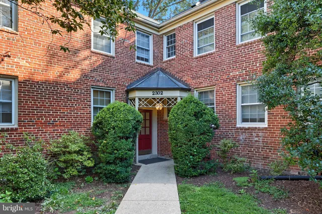 $1,900 | 2302 Colston Drive, Unit 104, Silver Spring, MD 20910