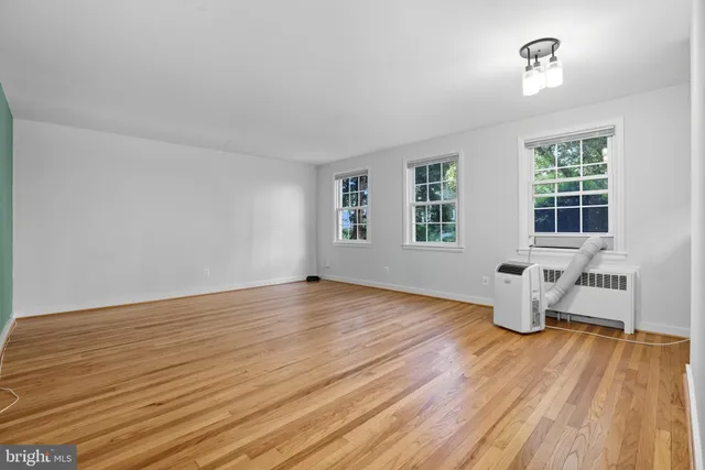 $1,900 | 2302 Colston Drive, Unit 104, Silver Spring, MD 20910