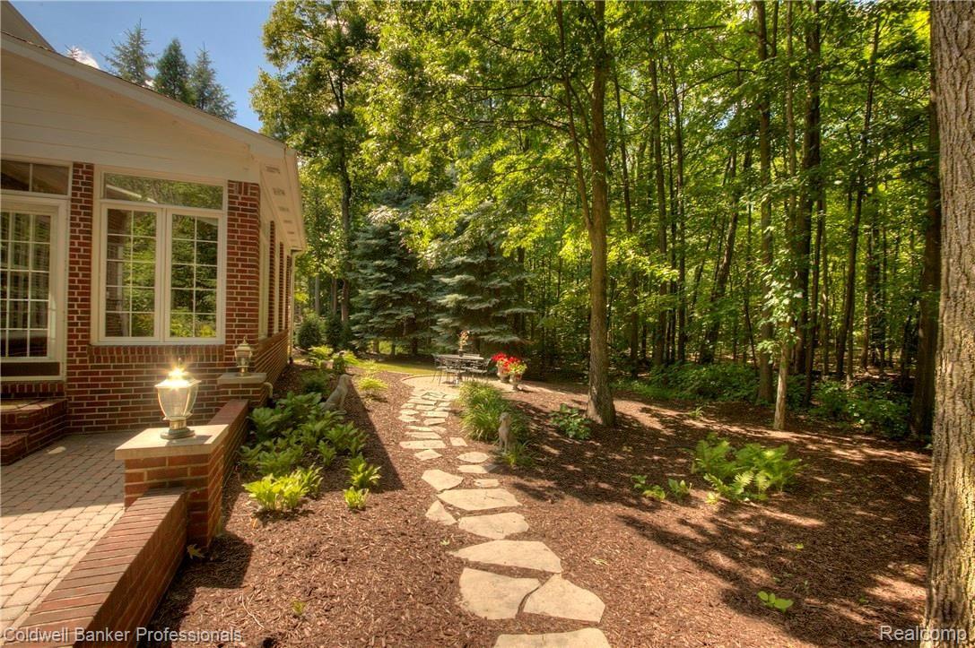 25561 Arcadia Drive Novi, MI 48374 - Photo 42 of 46 ARCADIA JG REAR YARD PHOTOGRAPHER.JPG