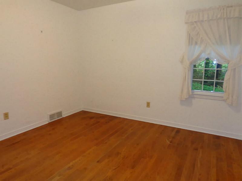 695 Koonce Road Hermitage, PA 16148 - Photo 14 of 25 Bedroom. First floor bedroom