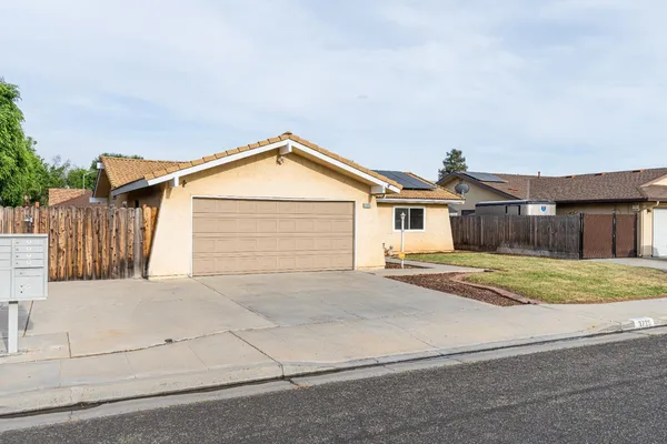 $425,000 | 3725 Eddy Avenue, Clovis, CA 93727